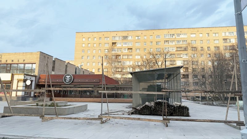 Танк Mark V в Архангельске получит новый стеклянный «панцирь» В этом году заключен новый контракт на установку современного стеклянного купола с компанией «Веста», которая завершит работы до 30 августа 2025 года. Павильон будет оснащен архитектурной подсветкой и вентиляцией для сохранности экспоната. Ранее попытка обновить защиту с другим подрядчиком закончилась скандалом: фирма исчезла с авансом и не выполнила работу. News29 Подписаться Прислать новость в бот