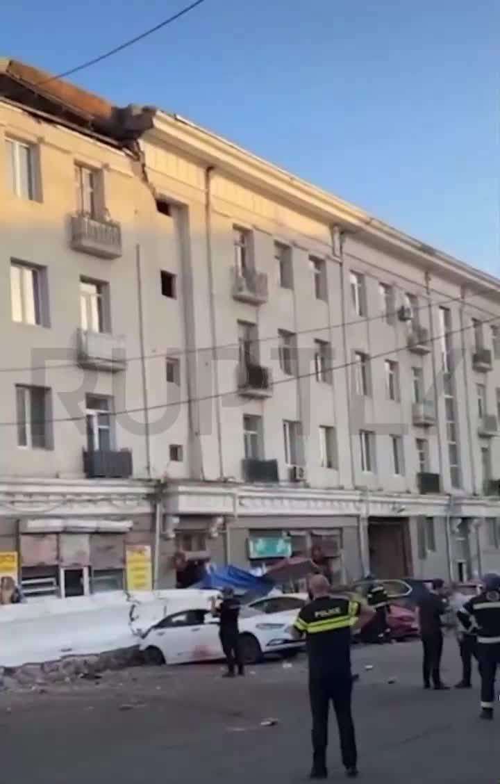 Обрушение пятиэтажного дома в Тбилиси: один погибший и предостережения мэрии