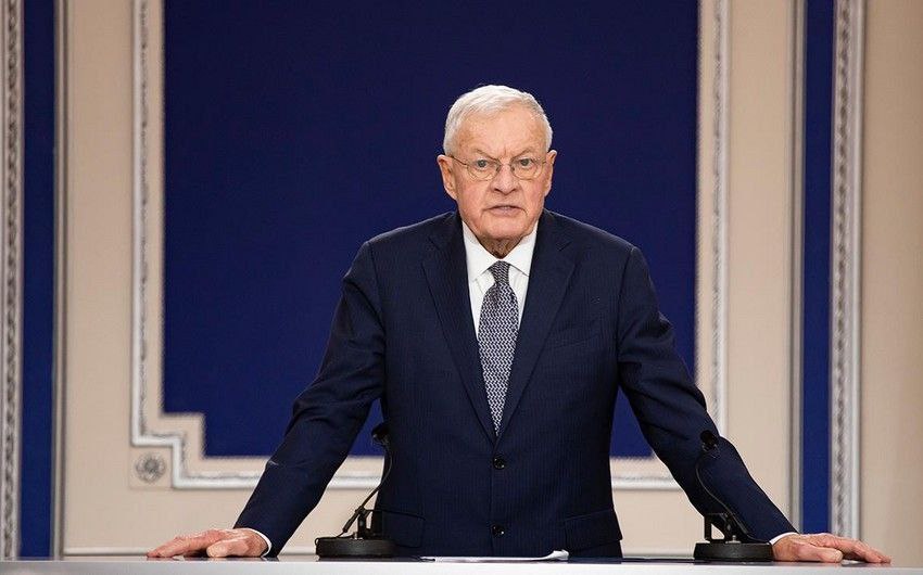 Келлог: США и Европа могут возглавить "план Маршалла" по Украине "После Второй мировой войны США и наши европейские союзники должны были трансформировать регионы, разрушенные войной, обратно в функционирующие государства. Мы можем видеть успех подобных усилий, особенно, с планом европейского восстановления, известного как план Маршалла… США и европейцы могут возглавить подобное усилие снова в отношении Украины", - сообщил спецпосланник Трампа, выступая на конференции по Украине в Риме. По словам Келлога, Запад уже сегодня видит прогресс в движении к этой цели через подписанные с Киевом соглашения по экономическому сотрудничеству.