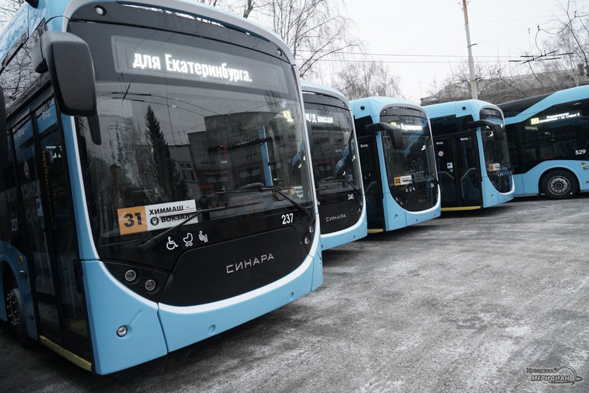 В новых троллейбусах Екатеринбурга обнаружены проблемы с тормозами  Власти уверяют, что троллейбусы находятся на гарантии у производителя «Синара». Обещают, что на маршруты выйдут только полностью исправные машины. Однако когда это произойдет, пока неизвестно.   «Уральский меридиан»