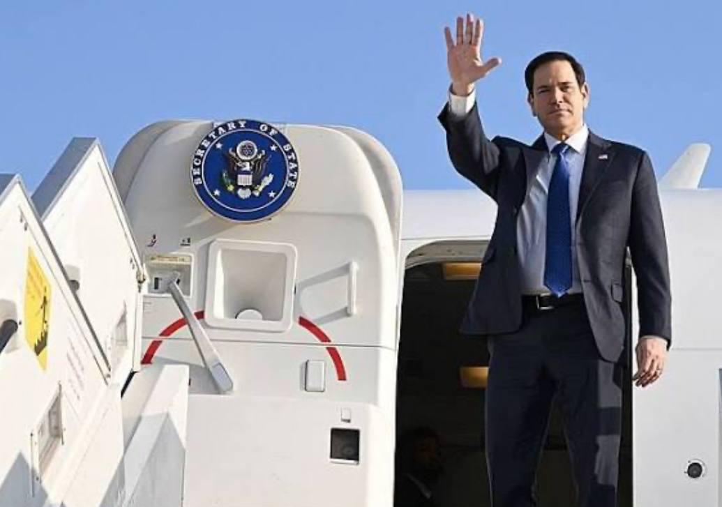 Рубио посетит Словакию и Венгрию с визитом 15 и 16 февраля заявили в госдепартаменте США Как следует из заявления в Братиславе Рубио обсудит региональную безопасность укрепление двустороннего сотрудничества в сфере ядерной энергетики и диверсификацию энергоснабжения а также меры поддержки модернизации вооружённых сил Словакии В Будапеште стороны сосредоточатся на укреплении двустороннего и регионального сотрудничества включая содействие мирному урегулированию глобальных конфликтов и развитие энергетического партнёрства между США и Венгрией В госдепе также подтвердили что Рубио посетит Германию с 13 по 15 февраля для участия в 62 й Мюнхенской конференции по безопасности