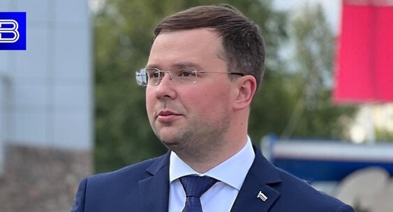 Врио главы Мурманска назначен Иван Лебедев — выпускник Школы мэров  Первый замглавы Мурманска Иван Лебедев назначен врио главы города после отставки экс-мэра Юрия Сердечкина. Он ушёл в связи с его переходом на другую работу за пределами Мурманской области.   Лебедев завёл официальный тг-канал, в котором написал, что будет рассказывать о событиях Мурманска, деятельности городских служб и органов местного самоуправления:  «Считаю, что важно представить вашему вниманию широкую и объективную картину жизни города-героя, самую оперативную и достоверную информацию. Убеждён, что активное присутствие в информационном пространстве и постоянная обратная связь с гражданами сегодня является обязательным и крайне важным элементом работы власти любого уровня, и в первую очередь власти муниципальной».  Иван Лебедев — выпускник первого потока президентского проекта «Школа мэров». До работы в должности первого заместителя мэра Мурманска возглавлял город Оленегорск.  Выборный