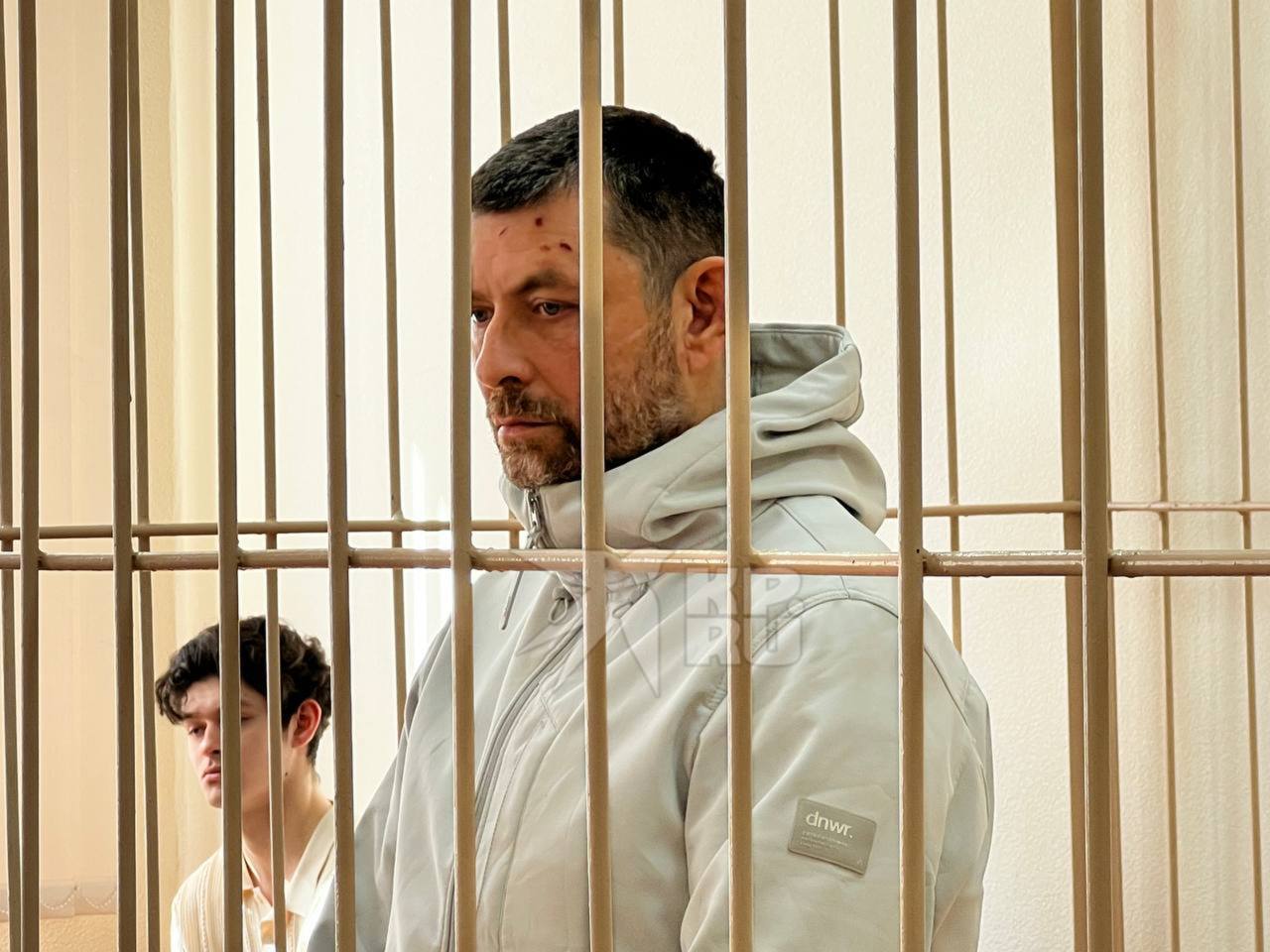 ФСБ задержала адвоката, угрожавшего своему подзащитному Сотрудники УФСБ задержали новосибирского правозащитника Кирилла Ширшова. По версии следствия мужчина требовал дополнительные 300к со своего клиента, угрожал, что иначе специально проиграет апелляцию и увеличит срок наказания подзащитного. Сейчас Ширшова доставили в Центральный районный суд для избрания ему меры пресечения. Возбуждено уголовное дело. : КП-Новосибирск