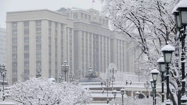 В Госдуму внесли проект о запрете делать ставки до 21 года Авторами проекта закона выступила группа депутатов ГД от фракции КПРФ во главе с лидером Геннадием Зюгановым Авторы инициативы отмечают что норма вводится по той причине что взрослый человек более взвешенно подходит к своим решениям 18 летние люди как правило еще являются учащимися и не обладают денежными средствами и имуществом а в возрасте 21 года уже способны зарабатывать себе на жизнь Подписывайтесь на РИА Новости Спорт в MAX