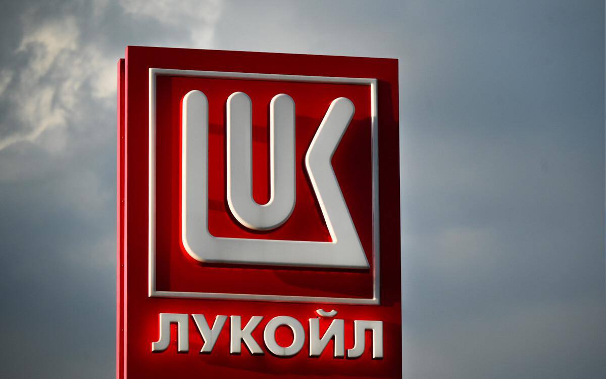 Лукойл намерен продать свои зарубежные активы после введения санкций против компании говорится на сайте организации Дмитрий Никотин Подписаться