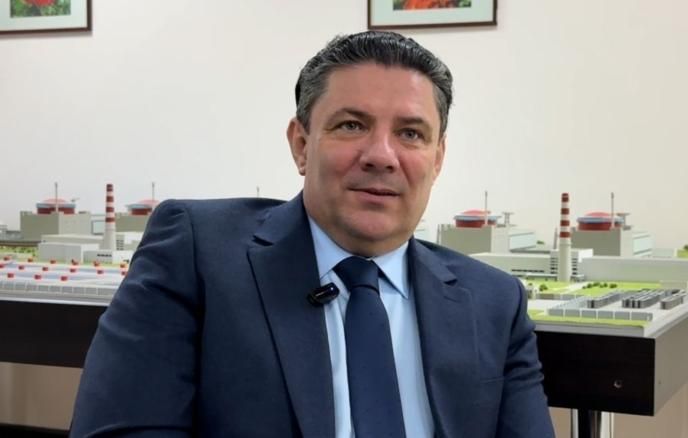 ЗАЭС в режиме генерации сможет обеспечить Донбасс Новороссию Крым и Кавказ ЭНЕРГОДАР Запорожская область 6 января ТАСС Запорожская АЭС после перевода в режим генерации сможет обеспечивать электроэнергией не только все регионы Донбасса Новороссии но и Крым а также Кавказ Об этом сообщил в интервью ТАСС директор атомной станции Юрий Черничук Читайте также Юрий Черничук Запорожская АЭС может зажигать лампочки от Лиссабона до Владивостока Все шесть блоков теоретически должны обеспечить потребление новых регионов и Крыма Хватит в том числе и на другие энергодефицитные регионы Например Кавказ сказал собеседник агентства В 2025 году глава Росатома Алексей Лихачев сообщал что подготовлен комплексный план по поэтапному вводу ЗАЭС в эксплуатацию Однако он может быть ре Подробнее