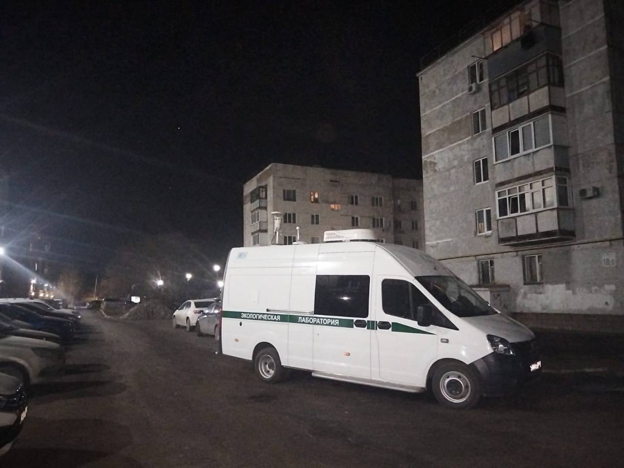 Превышение ПДК по сероводороду в 15 раз зафиксировали в Бузулуке 26 мая от жителей города поступило 14 обращения с жалобами на неприятный запах. Сотрудники эколаборатории выехали на место для проведения отборов проб воздуха. В итоге в точке в районе жилого дома по улице Летняя, 19 зафиксировали 15,1 ПДК по сероводороду. Еще одно превышение допустимой концентрации содержания этого вещества в воздухе выявили в районе дома по улице Тенистая, 29 - 2,3 ПДК. Отметим, что это не первое превышение допустимых показателей. Ранее в Бузулуке фиксировали превышение ПДК по сероводороду в 22 раза. Оренбуржье