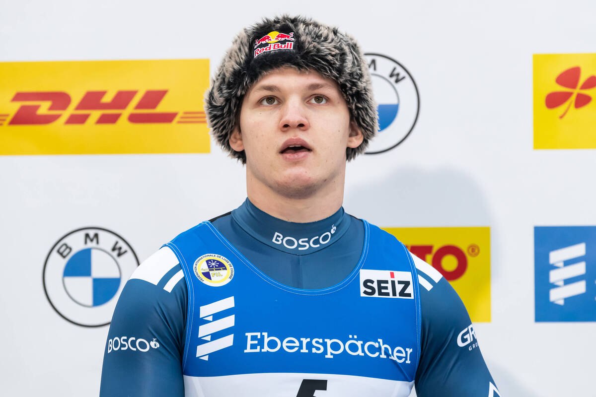 Саночников сборной России отправили в СИЗО по обвинению в мошенничестве Центральный районный суд Красноярска избрал меру пресечения в виде заключения под стражу сроком на один месяц в отношении титулованных российских саночников Романа Репилова и Александра Перетягина по делу о мошенничестве Об этом сообщила объединенная пресс служба судов Красноярского края Репилов и Перетягин обвиняются в совершении преступления предусмотренного ч 4 ст 159 УК присвоении около 11 млн бюджетных рублей предназначенных на покупку спортивных саней 29 летний Репилов трехкратный чемпион мира 2020 2021 двукратный серебряный и бронзовый призер чемпионатов мира многократный призер чемпионатов Европы двукратный обладатель Кубка мира девятикратный победитель и многократный призер этапов Кубка мира многократный чемпион России 33 летний Перетягин серебряный призер чемпионата Европы участник Олимпиады в Сочи Global Look Press Подписаться на РБК Спорт