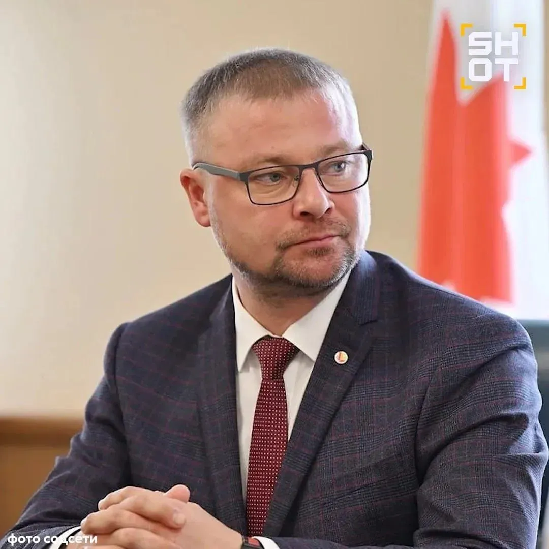 Экс министра сельского хозяйства Удмуртии задержали за езду под наркотиками за рулём При себе у него нашли свёрток с каннабисом а дома ещё 10 грамм запрещёнки Теперь ему грозит до трёх лет колонии Против бывшего министра возбудили уголовное дело по ч 1 ст 228 УК РФ Незаконное хранение наркотических средств в значительном размере На пост министра сельского хозяйства Удмуртии Михаил Юдин был назначен в 2021 году а в мае 2025 го он прекратил работу в ведомстве