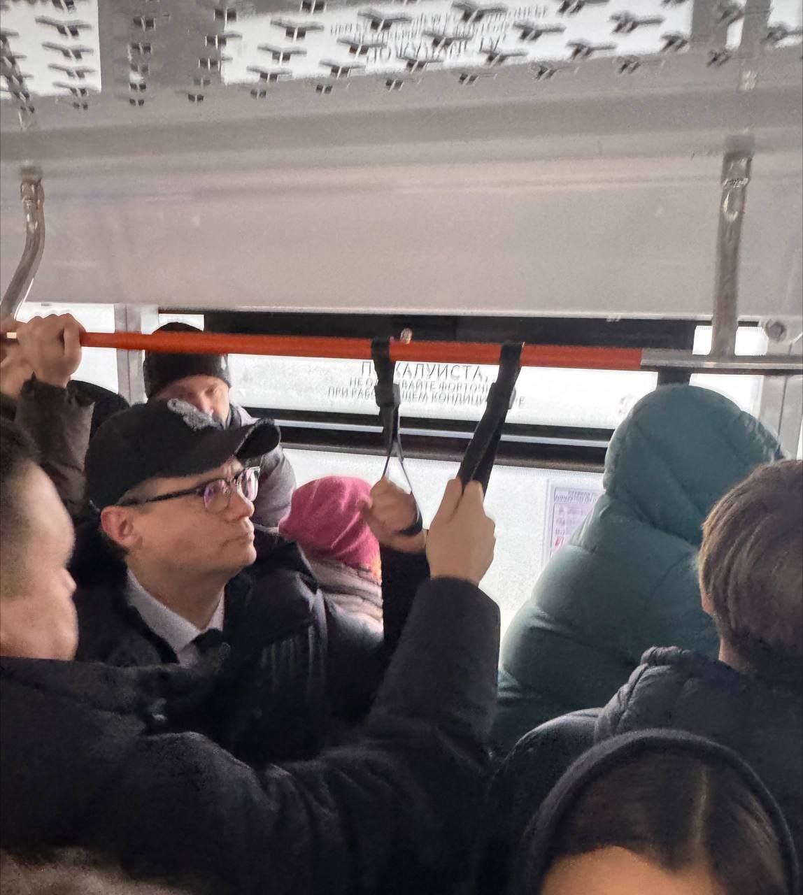 Георгий Филимонов сегодня прокатился на трамвае Львенок в Череповце Фото постят в соцсетях И ответ на вопрос да за проезд заплатил