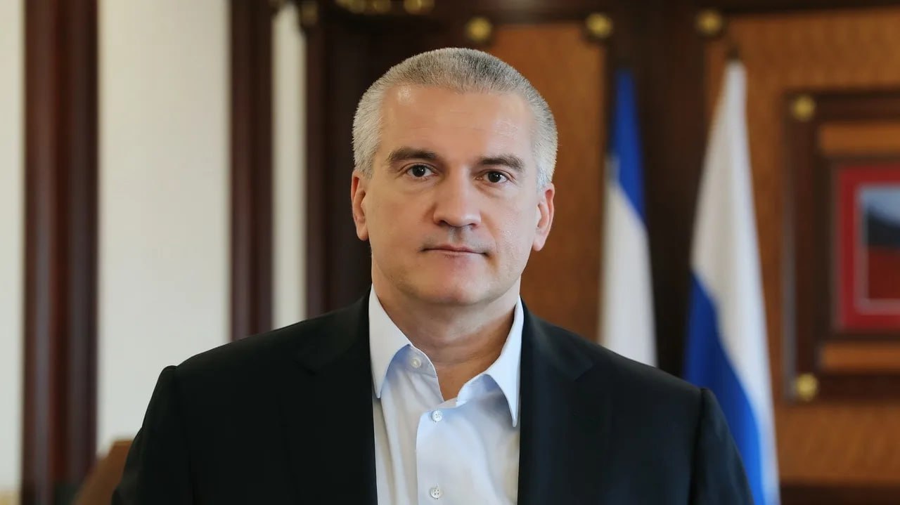 Мигрантам могут запретить привозить семьи в Россию Глава Крыма Аксёнов поручил подготовить для внесения в Госдуму инициативу о соответствующем запрете. Также он предлагает исключить возможность получения гражданства на основании трудовой визы. Царьград.ТВ — Не боимся говорить правду Подпишись