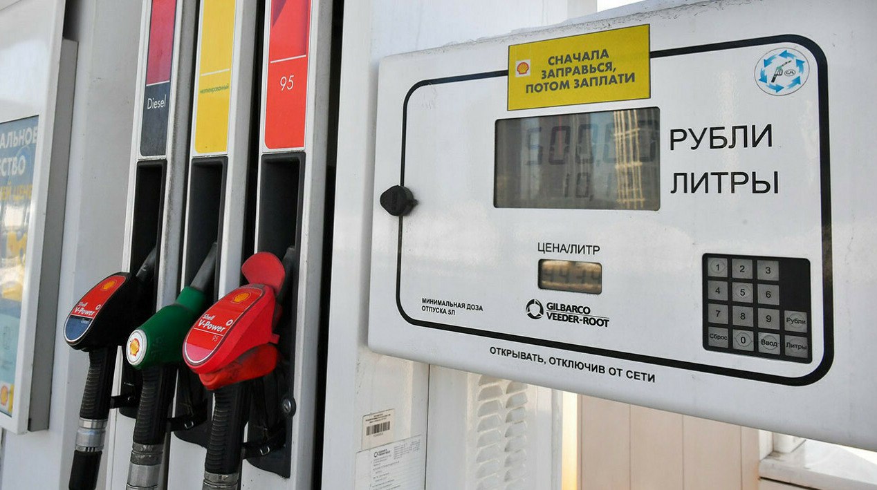 В России разрешат добавлять спирт в бензин АИ 92 Власти РФ разрешат нефтезаводам использовать спирт в производстве бензина из за дефицита топлива на рынке передает ArbatMedia Прислать новость