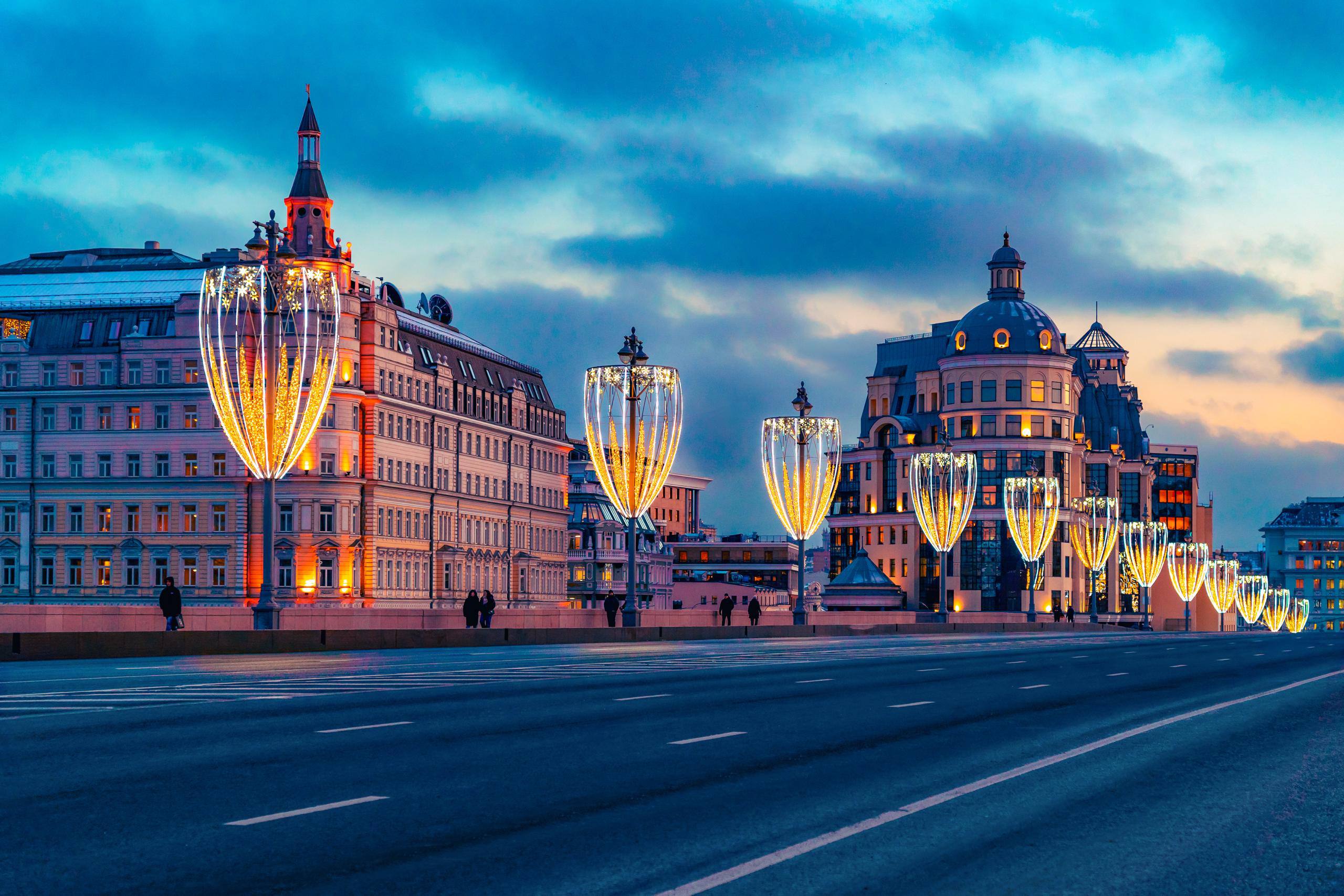 Ночью и завтра утром в столице ожидается минусовая температура Возможно образование гололедицы Будьте внимательны на улицах строго соблюдайте скоростной режим и дистанцию