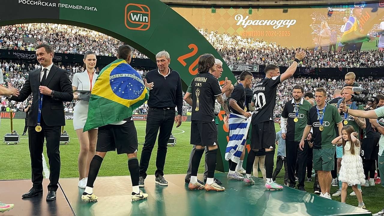 Путин наградил Галицкого орденом Дружбы Президент России Владимир Путин наградил основателя торговой сети Магнит и президента футбольного клуба Краснодар Сергея Галицкого Орденом Дружбы Соответствующий указ главы государства подтверждает что предприниматель удостоен этой высокой государственной награды за выдающиеся заслуги в развитии физической культуры и спорта а также за многолетнюю добросовестную работу Телеканал Краснодар в MAX