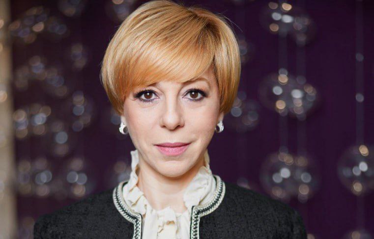 Экс-телеведущая НТВ и РЕН ТВ Марианна Максимовская перешла из "Михайлов и партнеры" в "ВК Видео" В роли гендиректора топ-менеджер будет отвечать за разработку стратегии платформы и внедрение инновационных форматов контента, ориентированных на современные тренды и потребности аудитории. «Опыт и экспертиза Марианны в управлении командами, стратегическом развитии медиа-платформ и в продюсировании контента, помогут VK Видео реализовать новые амбициозные проекты и укрепить лидерство среди российских видеохостингов», — отмечается в пресс-релизе компании.