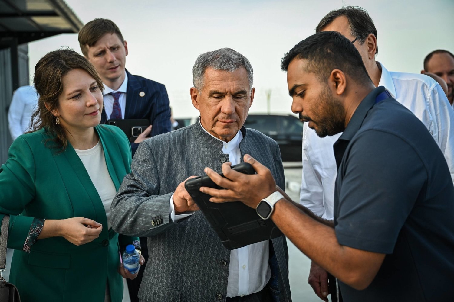 Рустам Минниханов ознакомился с работой свободной экономической зоны ОАЭ JAFZA флагманская свободная зона компании DP World расположенная на крайнем западе Дубая rv shorts