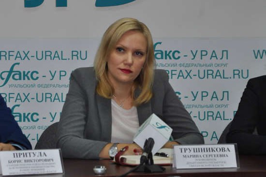 Новым директором ГАУ Свердловской области «Фармация», в ведении которого все государственные аптеки региона, с 1 июля назначена Марина Трушникова. У предыдущего директора Андрея Герстнера закончился срок трудового договора.  По данным минздрава региона, до назначения Марина Трушникова занимала пост генерального директора «Международные цифровые технологии» и руководителя подразделения закупок АНО «Университет национальной технологической инициативы 2035».  В 2013 она возглавила департамент государственных закупок региона. Однако в июле 2020 года указом губернатора региона Евгения Куйвашева Марина Трушникова была снята с должности директора.   Марина Трушникова — выпускница УрГЮА, имеет классный чин действительного государственного советника Свердловской области 1 класса.  : МК.RU