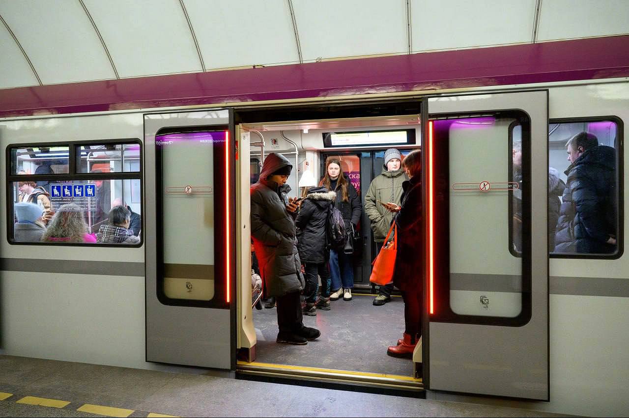 Первый фиолетовый Балтиец сегодня вышел с пассажирами на 5 ю линию метро