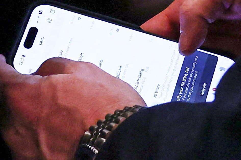 История вокруг чата в Signal, где топовые чиновники обсуждали планы ударов по хуситам в Йемене, запомнилась в основном неуклюжестью ситуации с добавленным в чат журналистом и тем фактом, что для секретных оборонных планов использовалось публичное приложение. Обе детали замяли, а 1 мая добавившего журналиста советника Майка Уолца отправили в отставку — и в тот же день сфотографировали за использованием модифицированной версии Signal от компании TeleMessage. TeleMessage выпускает не только модифицированный Signal, но и Telegram, WhatsApp и WeChat — специальные версии предназначены для корпоративного использования, которые компания позиционирует как более безопасные и соответствующие специальным политикам ИБ. Компания заявляла, что её мессенджеры поддерживают такое же оконечное end-to-end шифрование, как и сами мессенджеры, поэтому переписка в безопасности. Однако сервера TeleMessage дважды взломали 4 и 5 мая разные хакеры. Один из них поговорил с участником команды Distributed Denial of Secrets Микой Ли и рассказал, что для взлома серверов TeleMessage ему понадобилось менее 20 минут. Позднее Мика Ли исследовал исходный код версии Signal от TeleMessage и 6 мая пришёл к выводу, что оконечного шифрования сообщений в модифицированном мессенджере нет. А 19 мая на сайте DDoSecrets опубликовали 410 ГБ дампов памяти серверов сделанных как раз 4 мая , в которых есть и незашифрованные сообщения из чатов, что ещё раз подтвердило отсутствие декларируемой приватности. Пока доступ к дампам дают только журналистам и исследователям, их ещё нет в паблике, а из самих предоставляемых дампов удалили тексты сообщений. Но учитывая, какое количество чиновников США пользовалось этой версией Signal, включая директора разведки Талси Габбард и вице-президента Джея Ди Вэнса, а группировка DDoSecrets довольно радикально настроена на полную прозрачность информации, вскоре астрологи могут объявить неделю новых скандальных переписок.