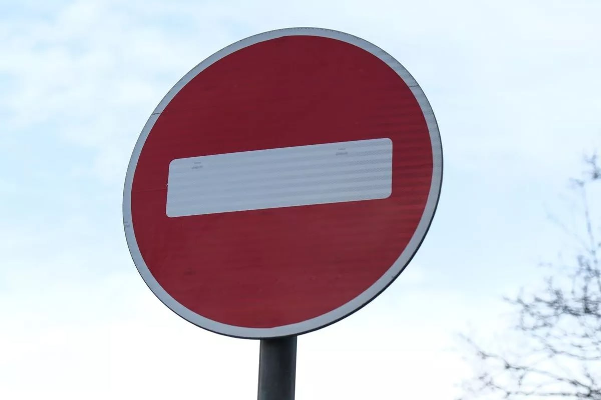 Движение транспорта ограничат в Новороссийске 3 и 4 февраля на время проведения акции Бескозырка С 15 00 до 21 00 3 февраля будет ограничено движение всех видов транспорта за исключением общественного на пр Ленина от ул Исаева до ул Молодежной ул Черняховского от ул Дзержинского до пр Ленина ул Героев Десантников от проезда к СОШ 10 до пр Ленина ул Пионерской на участке от проезда к СОШ 10 до пр Ленина На этих же участках с 21 00 3 февраля до 2 00 4 февраля будет перекрыто движение всех видов транспорта Кубанские Новости Мы в MAX