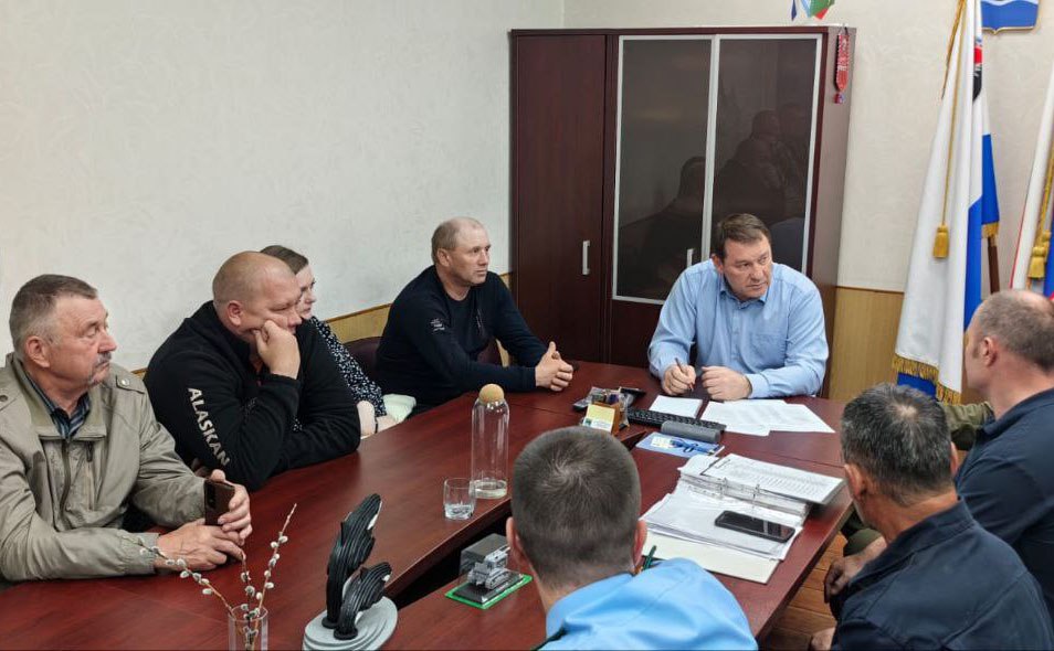 В районе на Камчатке ввели спецрежим из-за нашествия медведей Планируется введение ограничений для жителей Власти Соболевского района края решили ввести режим повышенной готовности, чтобы справиться с участившимися случаями появлений медведей в населенных пунктах, передает ИА «Камчатское время». Подробности по ссылке: