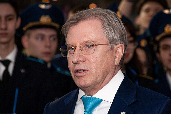 Виталий Савельев российские авиакомпании с зарубежной техникой имеют сертифицированные комплектующие Российские авиакомпании использующие иностранную технику имеют сертифицированных специалистов и комплектующие заявил вице премьер РФ Виталий Савельев Об этом сообщает Прайм У нас отечественные самолеты используются и авиакомпании которые используют иностранную технику они полностью имеют сертифицированных специалистов И комплектующие запчасти они также являются сертифицированными отметил Савельев в интервью Наиле Аскер заде на канале Россия 1 aviaru net n289954