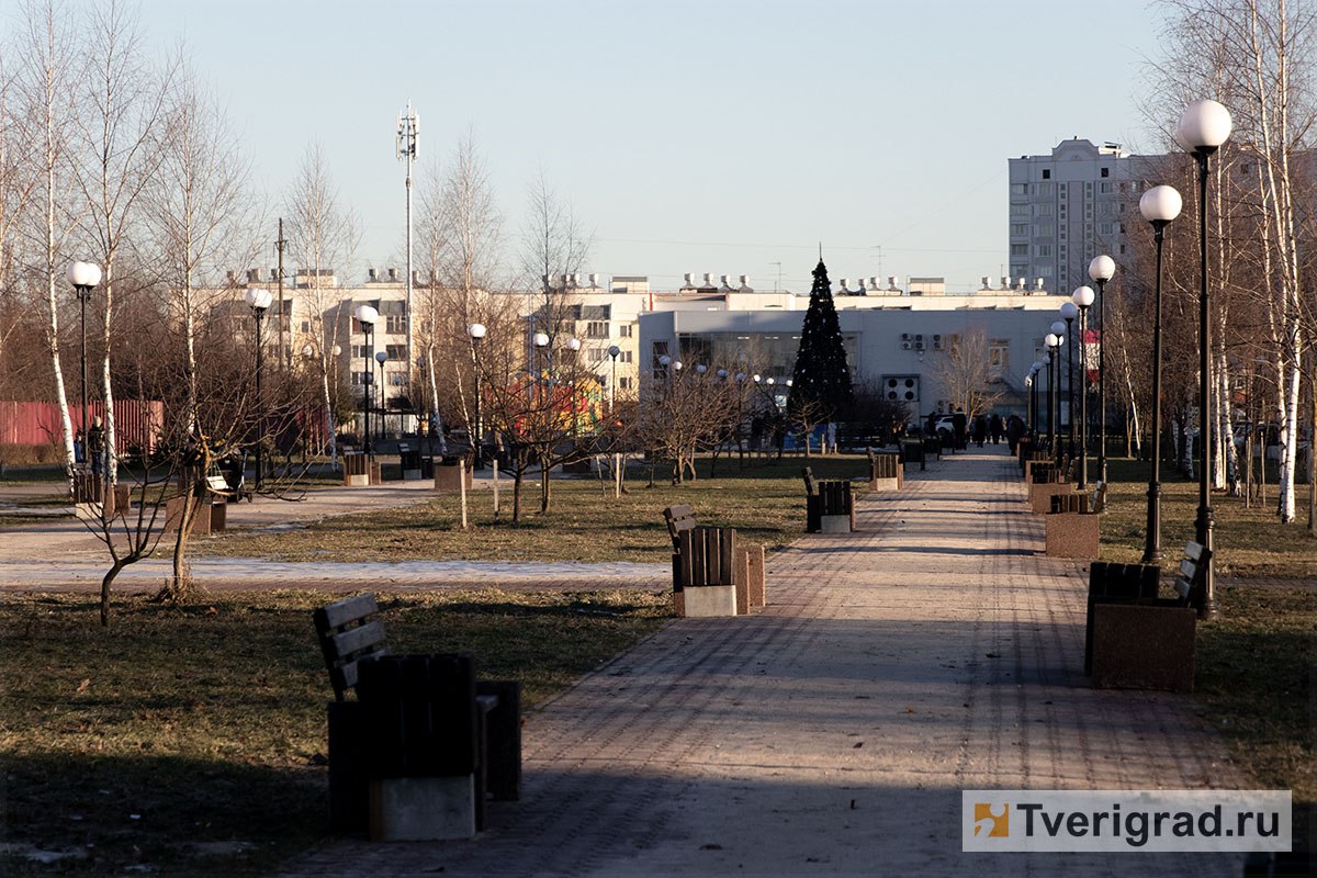 В Твери зарегистрирована температурная аномалия  Циклон из Атлантики вновь принёс в Тверскую область очень тёплую погоду. Значения температур приблизились к абсолютным максимумам. Согласно данным Гидрометцентра России, в минувшее воскресенье в Твери воздух прогрелся до отметки в +3,2°, что на 9,4 градуса выше нормы. До температурного рекорда не хватило доли градуса.  #рекорды_погоды