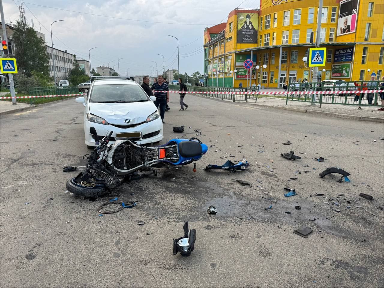 Грузовик не пропустил мотоциклиста Подробности вчерашнего ДТП с мотоциклистом в Советской Гавани от Госавтоинспекции: 25 июня в 19:05 на перекрестке улиц Пионерская - Пушкина 59-летний водитель грузовика Toyota Town Ace при повороте налево не пропустил едущий прямо мотоцикл. 24-летний водитель мотоцикла с травмами госпитализирован в Советско-Гаванскую районную больницу.