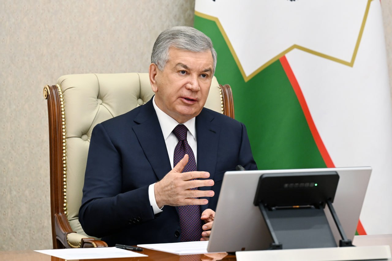 Шавкат Мирзиёев поручил повысить эффективность работы международного аэропорта Навои На презентации было предложено развивать воздушную гавань на основе принципов проектного управления Аэропорт выведут из централизованной системы оперативного управления Uzbekistan Airports и предоставят ему право самостоятельно проводить переговоры и заключать договоры с местными и зарубежными авиакомпаниями по пассажирским и грузовым перевозкам транзитным и техническим посадкам   repost uz razrabotali biznes plan Подписывайтесь на Repost