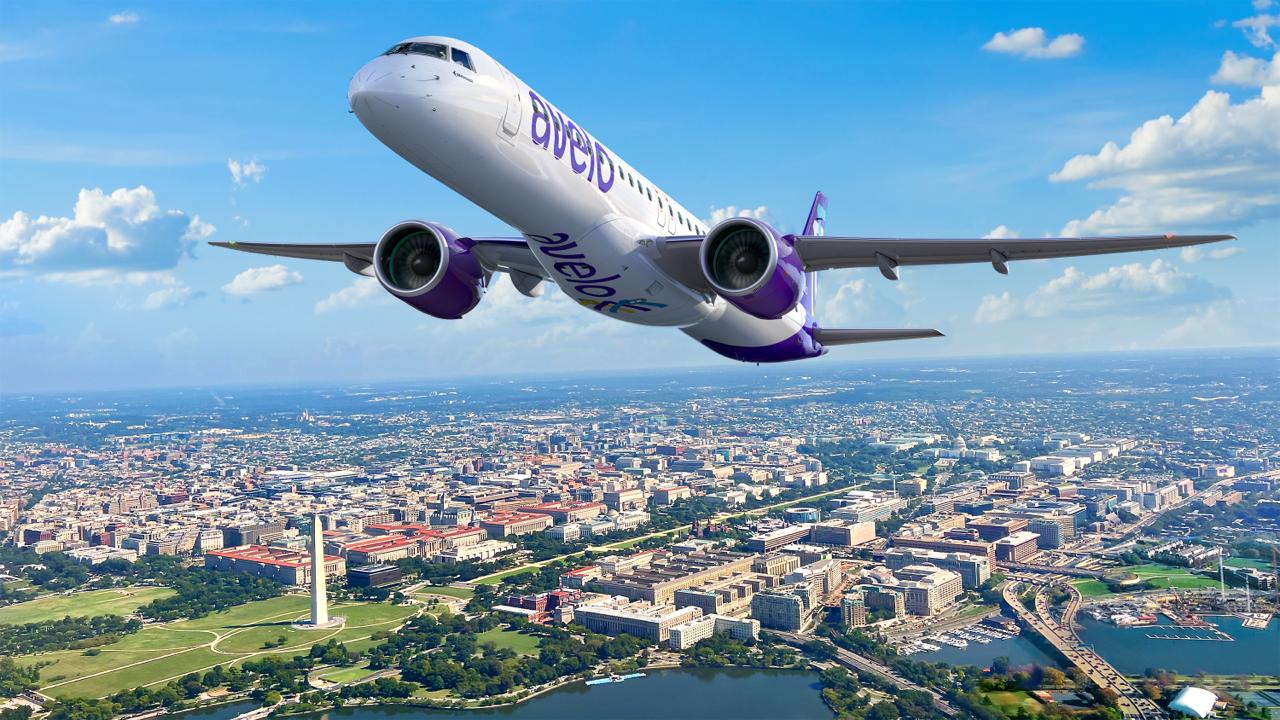 Американский лоукостер Avelo заказал у Embraer до 100 самолётов E195 E2 Американский лоукостер Avelo Airlines сделал ставку на Embraer авиакомпания разместила твёрдый заказ на 50 самолётов E195 E2 с правом докупить ещё 50 единиц опционы Каталожная стоимость твёрдого заказа 4 4 млрд долларов а первые поставки ожидаются в первой половине 2027 года Avelo станет первым оператором самолётов Embraer E195 E2 в США Эти самолёты крупнейшие и самые современные в модельном ряду Embraer Они дополнят флот самолётов Boeing 737NG перевозчика и помогут расширить сеть за счёт топливной экономичности дальности и низкого уровня шума Мы рады сотрудничеству с Embraer и выводу этого лучшего в своём классе узкофюзеляжного самолёта на рынок США Наши пассажиры оценят комфортную компоновку 2 2 индивидуальные розетки вместительные багажные полки и тихий салон Исключительные характеристики размеры и экономичность E2 делают его идеальным выбором для будущего развития нашей маршрутной сети Авиарынок США меняется и E2 идеально вписывается в наше видение уникальной роли Avelo в этой трансформации заявил генеральный директор Avelo Airlines Эндрю Леви Avelo начала полёты в 2021 году и уже перевезла почти 8 миллионов пассажиров Сейчас её парк состоит из 22 Boeing 737NG а сеть охватывает 47 городов США Пуэрто Рико и три международных направления AviaNews