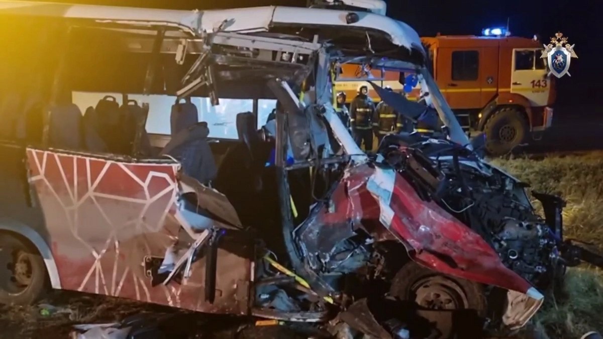 Семь человек погибли 12 пострадали в результате ДТП в Пермском крае Семьям погибших выплатят по 1 млн рублей Подписаться на РИА Новости