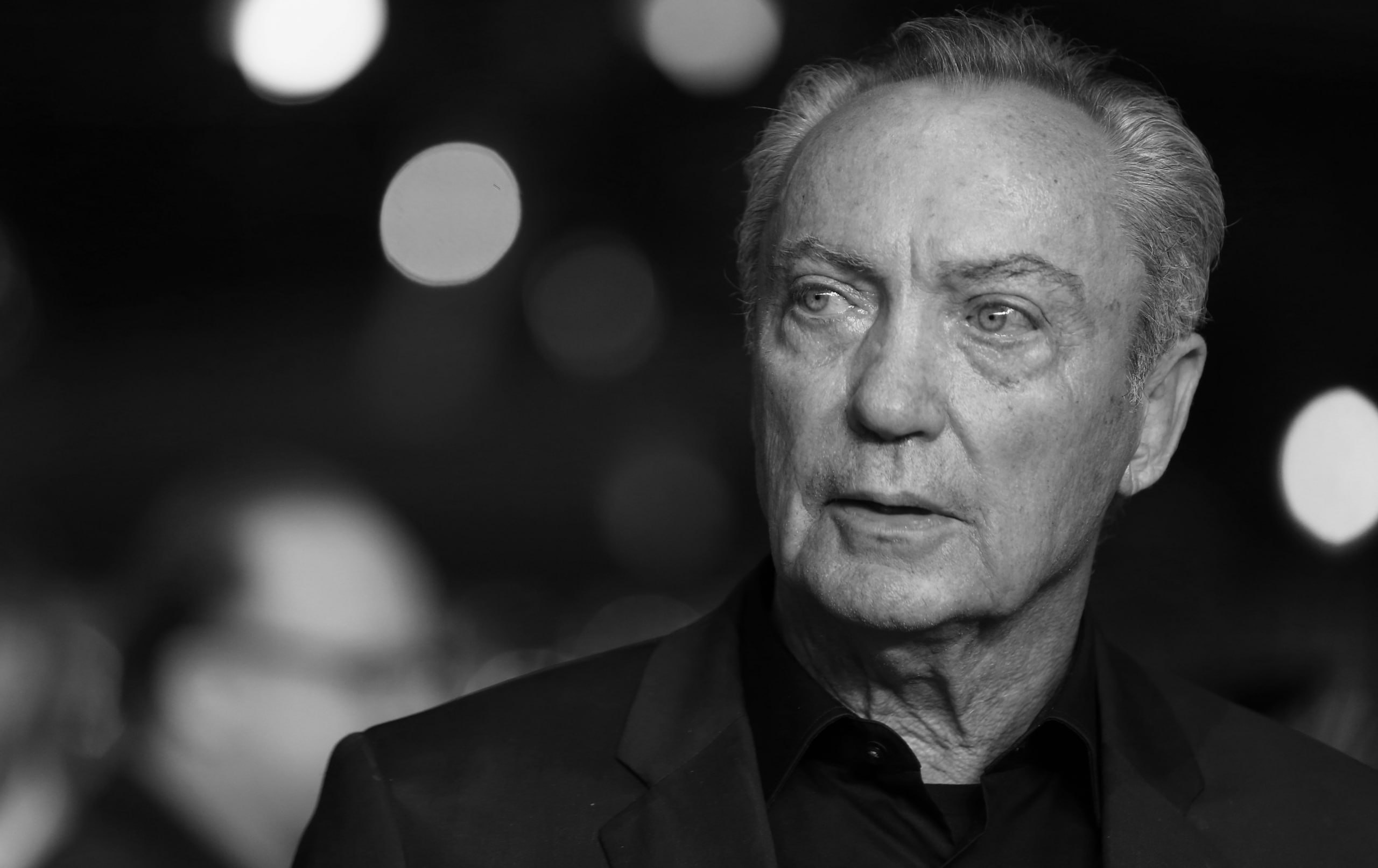 Умер немецкий актер Удо Кир Он снялся в Догвилле Нимфоманке и других картинах Ларса фон Триера а также в Мой личный штат Айдахо Армагеддоне Эйсе Вентуре Суспирии и в еще многих фильмах и сериалах Ему был 81 год Фото Getty Images