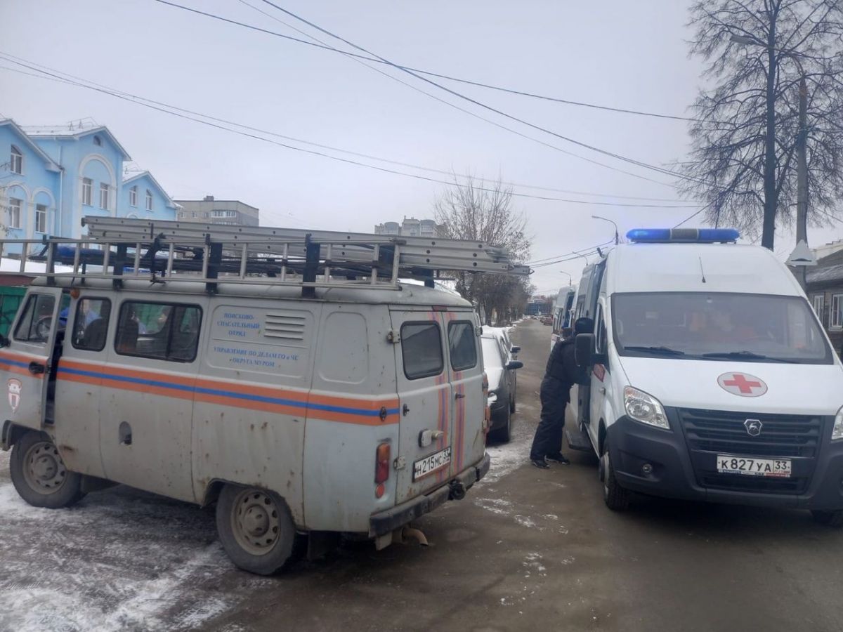 Во Владимирской области из окна многоэтажного дома выпали два малыша    В Муроме на улице Карла Маркса двое детей, возрастом два и четыре года, выпали из окна третьего этажа. Подробнее - в нашем материале.  ↗  Прислать новость   Подписаться