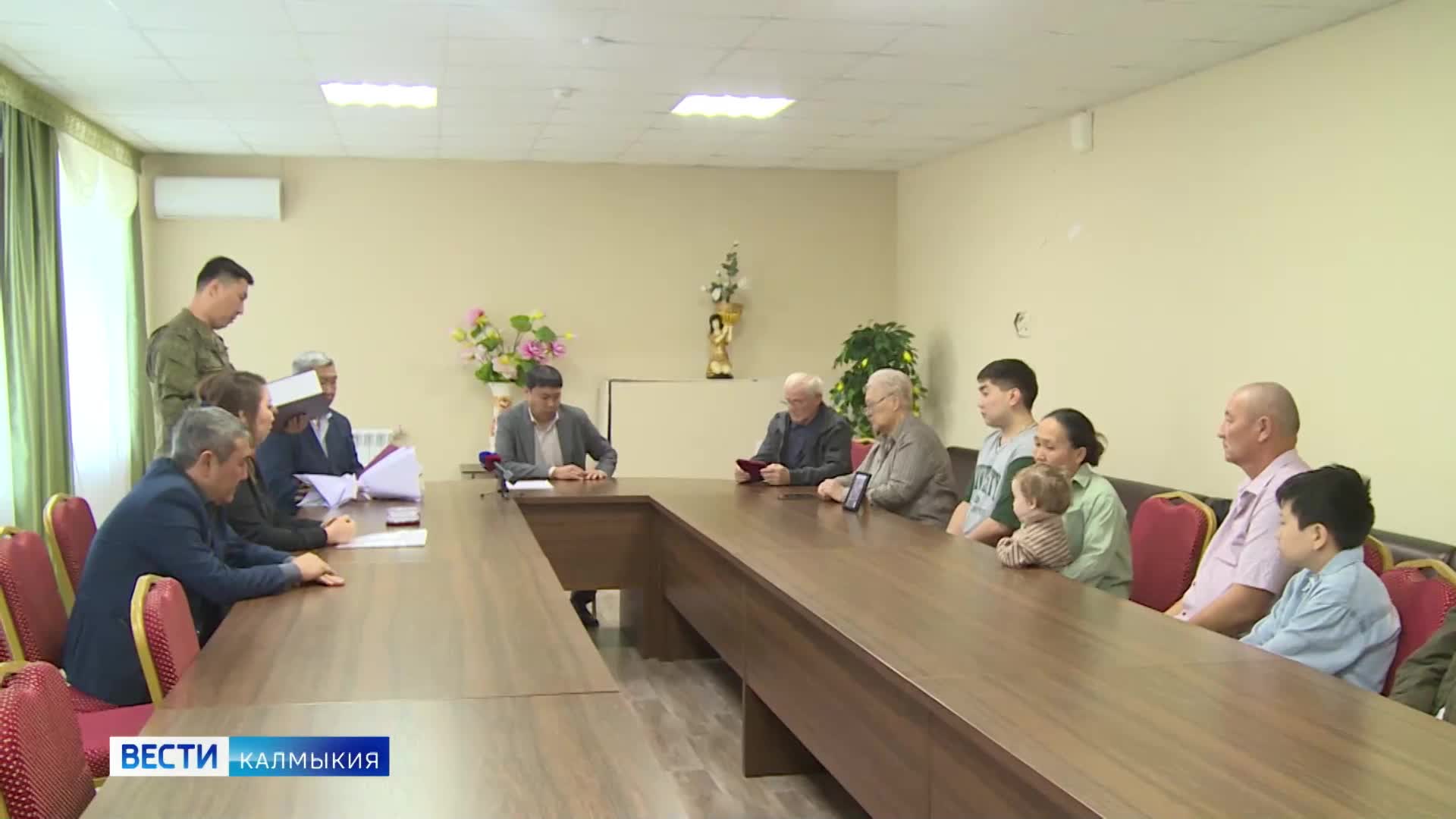 Сергей Собянин вручил награды москвичам в преддверии Дня народного единства