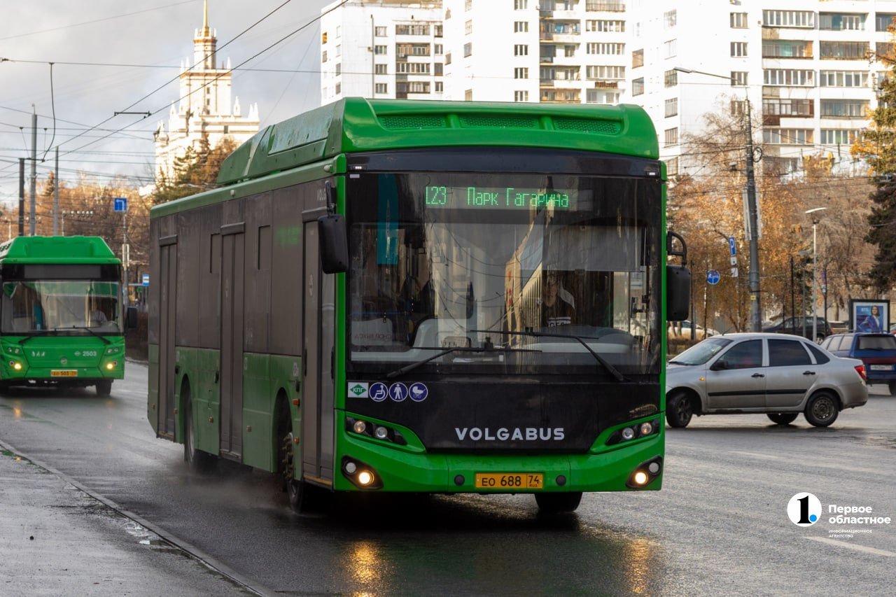 Для Челябинска разработают стандарт транспортного обслуживания  В плане предусмотрены меры для повышения безопасности пассажиров и улучшения их обслуживания.   В регионе введут единую тарифную политику, а также разработают стратегию для интеллектуальной системы, которая  будет определять загруженность улиц и оптимизировать работу светофоров.    / Прислать новость