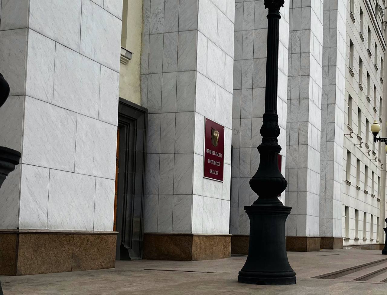 Новые налоговые льготы вводятся в Ростовской области В ходе заседания Законодательного Собрания Ростовской области был одобрен ряд налоговых нововведений Инициатором выступил губернатор региона Юрий Слюсарь предложивший ряд мер направленных на поддержку различных категорий налогоплательщиков Об этом сообщает пресс служба главы донского региона Ключевым стало введение пониженных налоговых ставок для двух групп предпринимателей использующих упрощенную систему налогообложения Так с 2026 года разработчики программного обеспечения смогут платить налог по ставке 1 с доходов или 5 с разницы между доходами и расходами сказано в сообщении Южная служба новостей