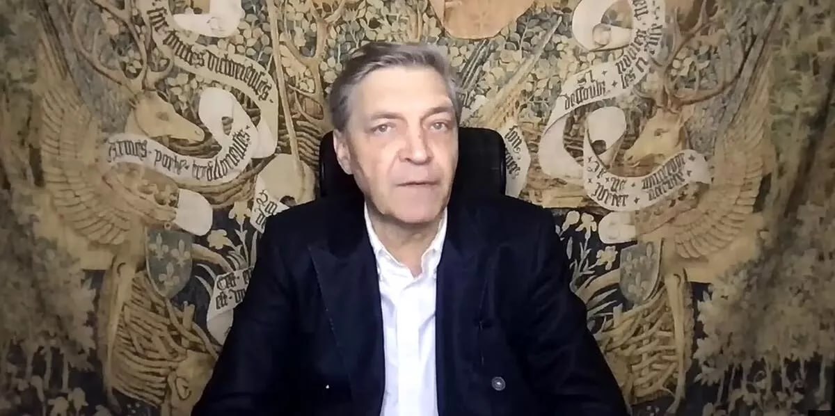 Уголовные дела о финансировании экстремистской деятельности возбуждены в отношении супругов Невзоровых, сообщила прокуратура Петербурга Александр Невзоров признан иноагентом, а также вместе с женой Лидией объявлен экстремистским объединением