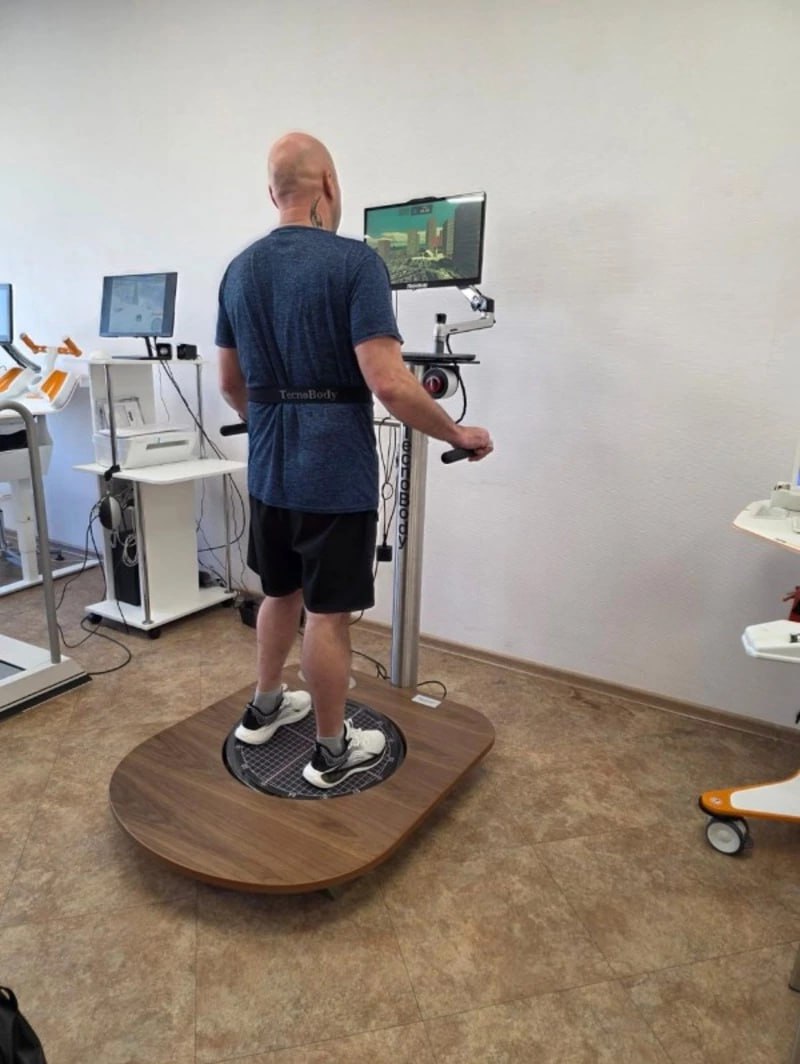 В сахалинском реабилитационном центре используют космические технологии для восстановления бойцов Сахалинский областной реабилитационный центр получил современное оборудование которое помогает пациентам восстанавливаться после травм операций и заболеваний опорно двигательного аппарата Среди тех кому оно особенно важно участники СВО проходящие лечение после минно взрывных ранений Пополнение оборудования проходит в рамках нацпроекта Продолжительная и активная жизнь инициированного президентом Владимиром Путиным Подробности на нашем сайте   Подписаться на нас Telegram I MAX Прислать нам новость Sakhonlinebot