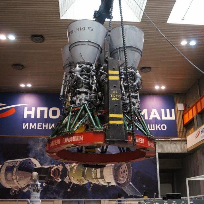 Мощнейший двигатель отправили на сборку Жидкостный ракетный двигатель РД-171МВ прошёл серию огневых испытаний на стенде НПО Энергомаш. Следующий этап — сборка в составе первой ступени ракеты «Союз-5» в самарском РКЦ «Прогресс». О характеристиках двигателя рассказали на сайте.