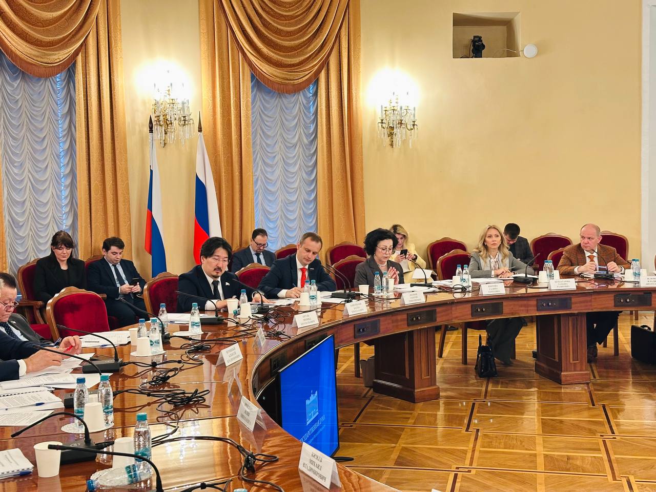 Комитет по охране здоровья поддержал отчет об исполнении федерального бюджета за 2024 год Сегодня в ходе заседания члены Комитета по охране здоровья также единогласно поддержали отчет об исполнении федерального бюджета за 2024 год. Комитет выступил соисполнителем по данному законопроекту. Согласно документу, исполнение расходов федерального бюджета по разделу «Здравоохранение» в 2024 году превысило первоначально утвержденный объем на 105,6 млрд рублей и составило 1 трлн 717,7 млрд рублей 99,1% . Также в 2024 году завершилась реализация национального проекта «Здравоохранение», по которому исполнение расходов составило 280,6 млрд рублей 98,7% . Комитет Государственной Думы по охране здоровья отмечает увеличение фактических расходов на здравоохранение в 2024 году, несмотря на внешние вызовы, перестройку хозяйственных связей, а также повышенный уровень расходов на укрепление обороноспособности страны и интеграцию новых регионов. Подчеркнем, что дополнительно было выделено более 105 млрд рублей, в том числе за счет бюджетных ассигнований, выделенных из резервного фонда Правительства Российской Федерации. #КомитетПоОхранеЗдоровья #ГосударственнаяДума #Заседаниекомитета #ФедеральныйБюджет