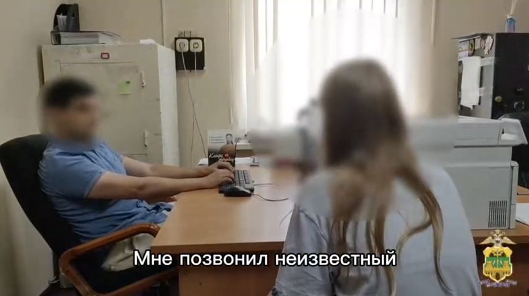 Сочинка лишилась 5,3 млн рублей из-за схемы мошенников  Сначала ей позвонил человек, представившийся сотрудником правоохранительных органов, и сообщил, что её аккаунт на Госуслугах скомпрометирован. Позже другой злоумышленник, выдававший себя за работника Центробанка, под давлением убедил её перевести средства на «защищённый счёт». В состоянии тревоги женщина выполнила все указания аферистов, в результате чего потеряла крупную сумму.   Югополис   Прислать фото или видео   ‍  Читайте нас на сайте ЮГОПОЛИС