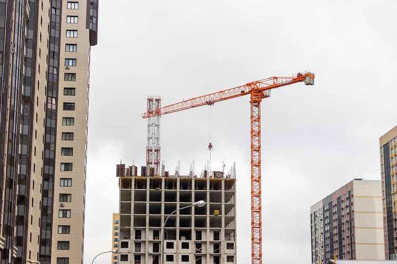 Годовой план по вводу жилья в Татарстане перевыполнили на 2 В республике введено более 3 3 млн кв м жилья Лидер по объему ИЖС сдано 17 607 домов площадью более 2 3 млн кв м Коммерческие МКД план выполнен всего на 47 96 домов 796 тыс кв м Социальная ипотека план выполнен на 100 44 дома 162 тыс кв м Фото Коммерсантъ Егор Снетков kommersantkazan