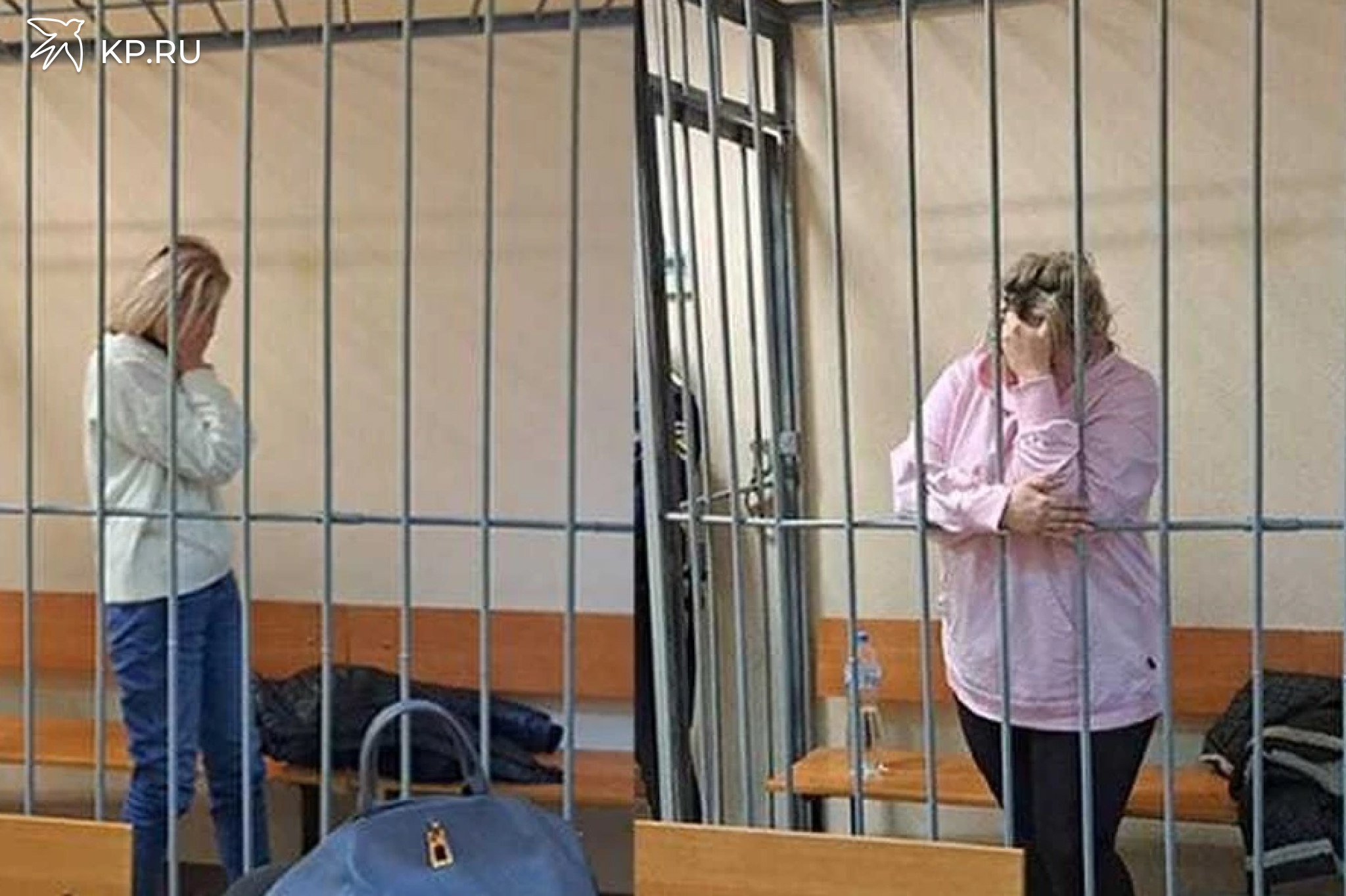 Двум замминистра ЖКХ Воронежской области продлили домашний арест по делу о мошенничестве Двум заместителям министра ЖКХ Воронежской области продлили срок домашнего ареста до 17 июля в связи с расследованием дела о крупном мошенничестве. Об этом сообщили в Центральном районном суде. Напомним, 49-летняя Елена Евсюкова и 40-летняя Наталия Толчеева были задержаны в конце января. Следствие предполагает, что они могли участвовать в мошеннических схемах, связанных с государственными контрактами на переработку твердых отходов. Чиновницы могли изменить нормативы по вывозу мусора в населенных пунктах Воронежской области. При этом данные стали основой для обследования, проведенного крымской компанией «Альфа», с которой был заключен контракт на сумму 9,3 миллиона рублей. Нарушения со стороны чиновниц были совершены, чтобы предотвратить увеличение тарифов на услуги по вывозу мусора в регионе. Помимо чиновниц по делу проходит 42-летний инженер-технолог из Москвы, связанный с ООО «Альфа». Он был арестован в феврале 2025 года и находится в СИЗО.
