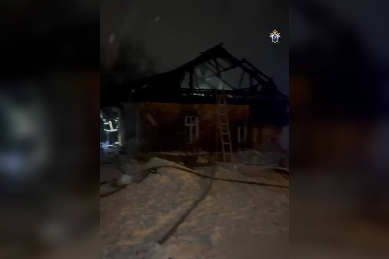 Появились новые подробности страшного пожара где погиб ребенок Следственный комитет возбудил уголовное дело по факту гибели 8 летней девочки Расследование ведется по статье о причинении смерти по неосторожности ст 109 УК РФ Проводятся необходимые следственные действия направленные на установление всех обстоятельств произошедшего СУ СК РФ по Самарской области СУ СК России по Самарской области   Подпишись на truekpru63 Мы в MAX