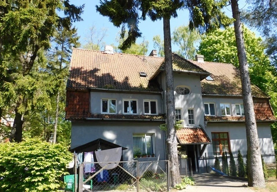 В Калининградской области более 70 объектов культурного наследия претендуют на включение в Единый государственный реестр памятников истории и культуры народов России Это здания и сооружения в Калининграде Светлогорске Пионерском Советске и других городах региона Среди них военно мемориальные объекты времён Первой мировой и советского периода До конца года пройдут историко культурные экспертизы будут определены предметы охраны и границы территорий Работа ведётся совместно со Службой охраны объектов культурного наследия Калининградской области Такие проекты помогают сохранить память и историю для будущих поколений А какой памятник Калининградской области нравится вам больше всего Фото НПЦ по охране памятников