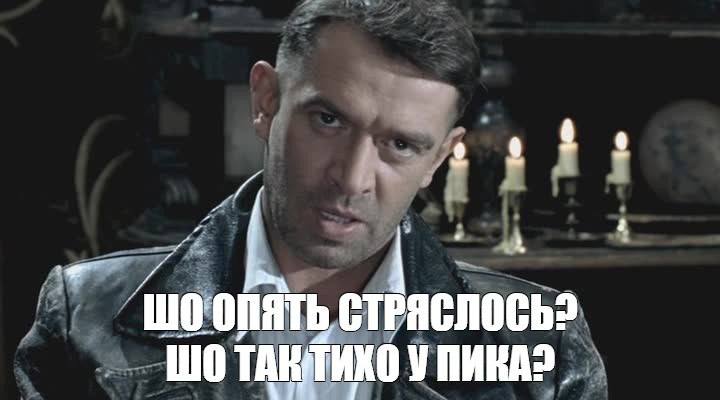 У ПИКа снова турбулентность инвесторы пожаловались в ЦБ Ассоциация розничных инвесторов АРИ направила в ЦБ жалобу на решения застройщика Причины две ПИК отменил дивидендную политику Предложил консолидировать акции в соотношении 100 1 По мнению АРИ такие шаги нарушают принципы корпоративного управления могут ухудшить положение частных инвесторов и даже привести к снижению уровня листинга перемещению ценных бумаг в список с более низкими требованиями на Мосбирже что грозит им прямыми денежными потерями из за снижения капитализации эмитента Но это не единственная проблема связанная с ПИКом на которую жалуются в последние дни Жители новостроек девелопера сообщают что при подключении к домашнему Wi Fi медиа и сообщения в Telegram отправляются с большими задержками Стоит переключиться на мобильный интернет все работает нормально Причина провайдер монополист Lovit На наш запрос он пока не ответил но параллельно публикует посты о том что с ним ваш дом умнее Консолидация объединение нескольких акций в одну В результате количество бумаг компании уменьшается а стоимость каждой отдельной расчет В данном случае вместо 100 акций будет 1 цена вырастет пропорционально Движение ру в MAX