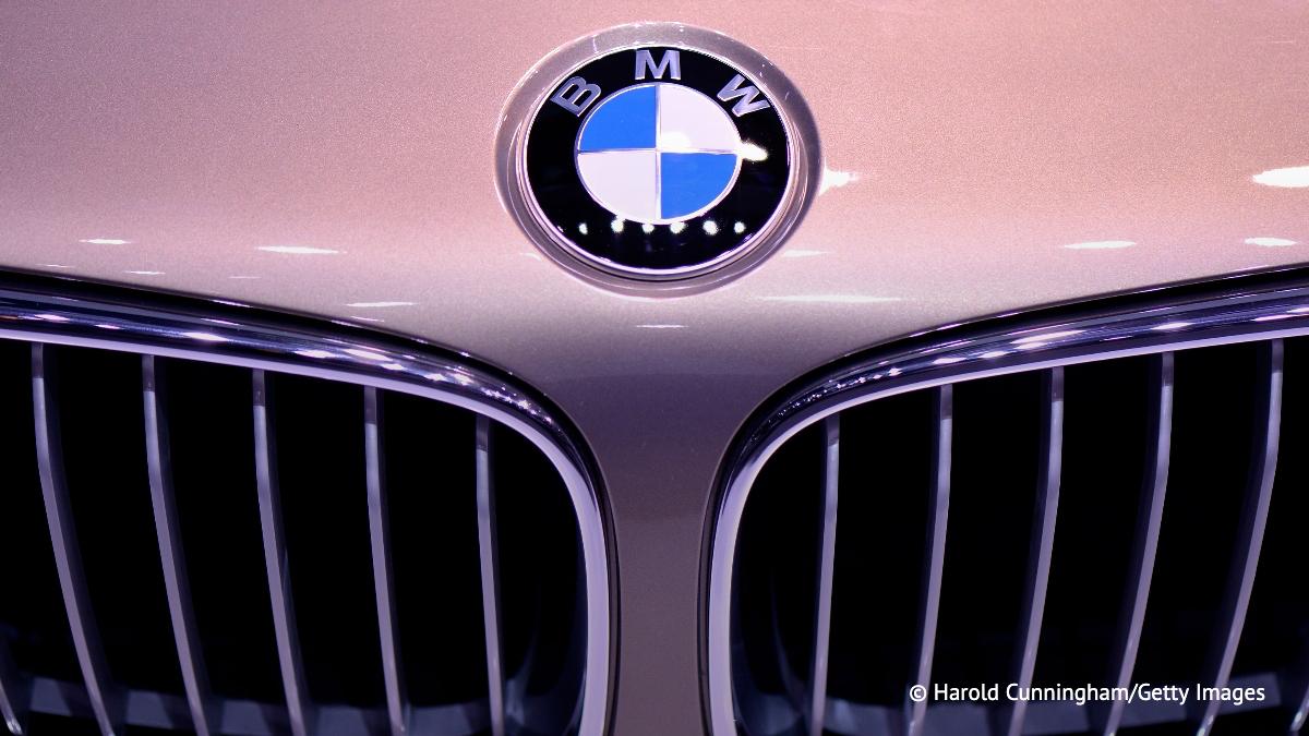 BMW отзывает по всему миру более 500 тысяч автомобилей из за угрозы возгорания пишет Bild В концерне пока информацию не подтвердили Компания обнаружила что при запуске двигателя возможно короткое замыкание Конкретно проблема касается машин BMW 2 серии Coupe нескольких вариаций 3 й 4 й и 5 й серий 6 й серии Gran Turismo 7 й Limousine а также моделей BMW X4 X5 X6 и Z4