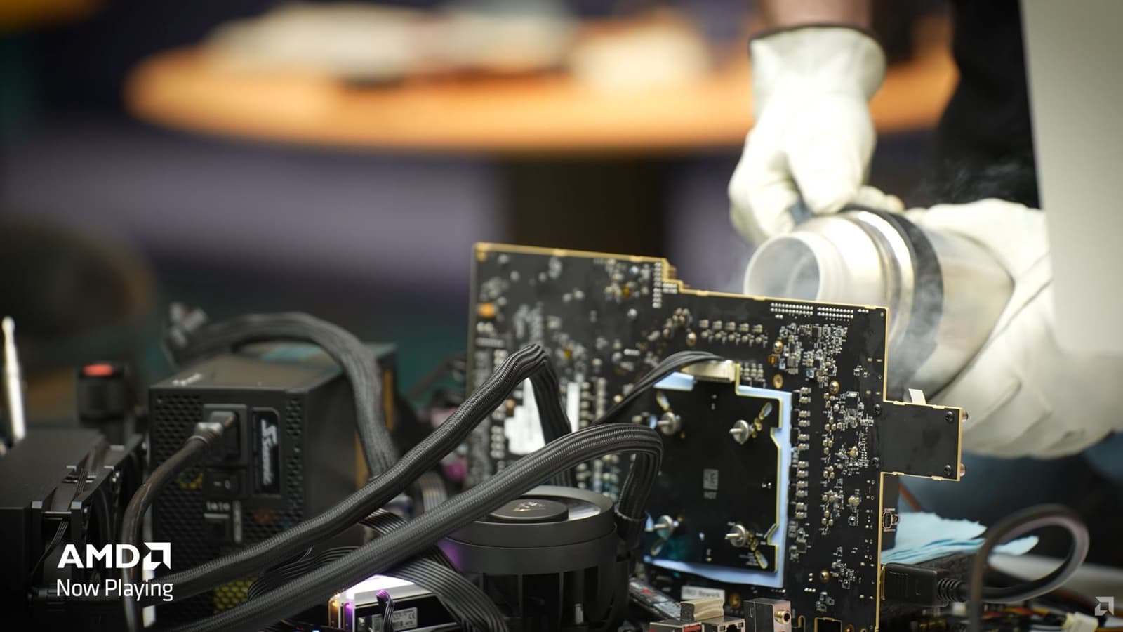 Мировой рекорд бюджетная AMD Radeon RX 9060 XT разогнана до рекордных частот Установлен абсолютный рекорд по разгону графического процессора Не флагман а доступная Radeon RX 9060 XT достигла 4 769 ГГц Для сравнения заводское тактовое значение составляет 3 13 ГГц прирост более 1 6 ГГц