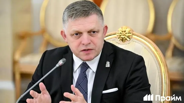 Отказ Европы от российских энергоресурсов идиотизм заявил Фицо Вчера мы были на встрече где нам четко сказали что американцы очень заинтересованы в покупке всей европейской транзитной инфраструктуры Это будет большое веселье Русские будут поставлять американцам газ и нефть по стандартным ценам а американцы нам будут это продавать с высокой американской наценкой Мы что такие идиоты сказал он Он не согласился с таким развитием ситуации но поддержал идею диверсификации поставок энергоресурсов в Европу Фицо также призвал оставить открытой возможность импорта нефти и газа из России Подписывайтесь на ПРАЙМ в Макс