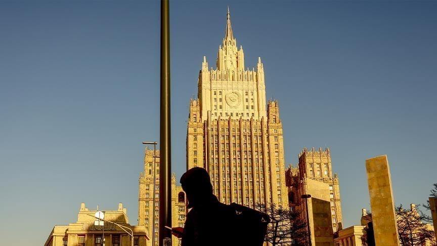 МИД: РФ в ходе переговоров на Аляске будет руководствоваться национальными интересами Российская делегация в ходе переговоров на Аляске 15 августа будет руководствоваться национальными интересами. Об этом заявил на брифинге заместитель директора департамента информации и печати МИД РФ Алексей Фадеев, отвечая на вопрос корреспондента «Анадолу», какова позиция Москвы относительно обсуждения возможности обмена территориями с Киевом в ходе встреч на Аляске. Подробнее на нашем сайте: v.aa.com.tr/3658602 24/7 в сутки с Агентством «Анадолу»